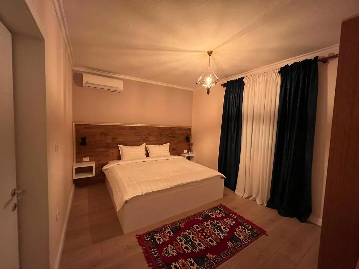 Chestnut Yard Villa Tirana 0*,