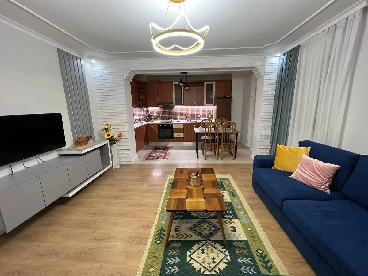 Appartamento Chestnut Yard Villa Tirana