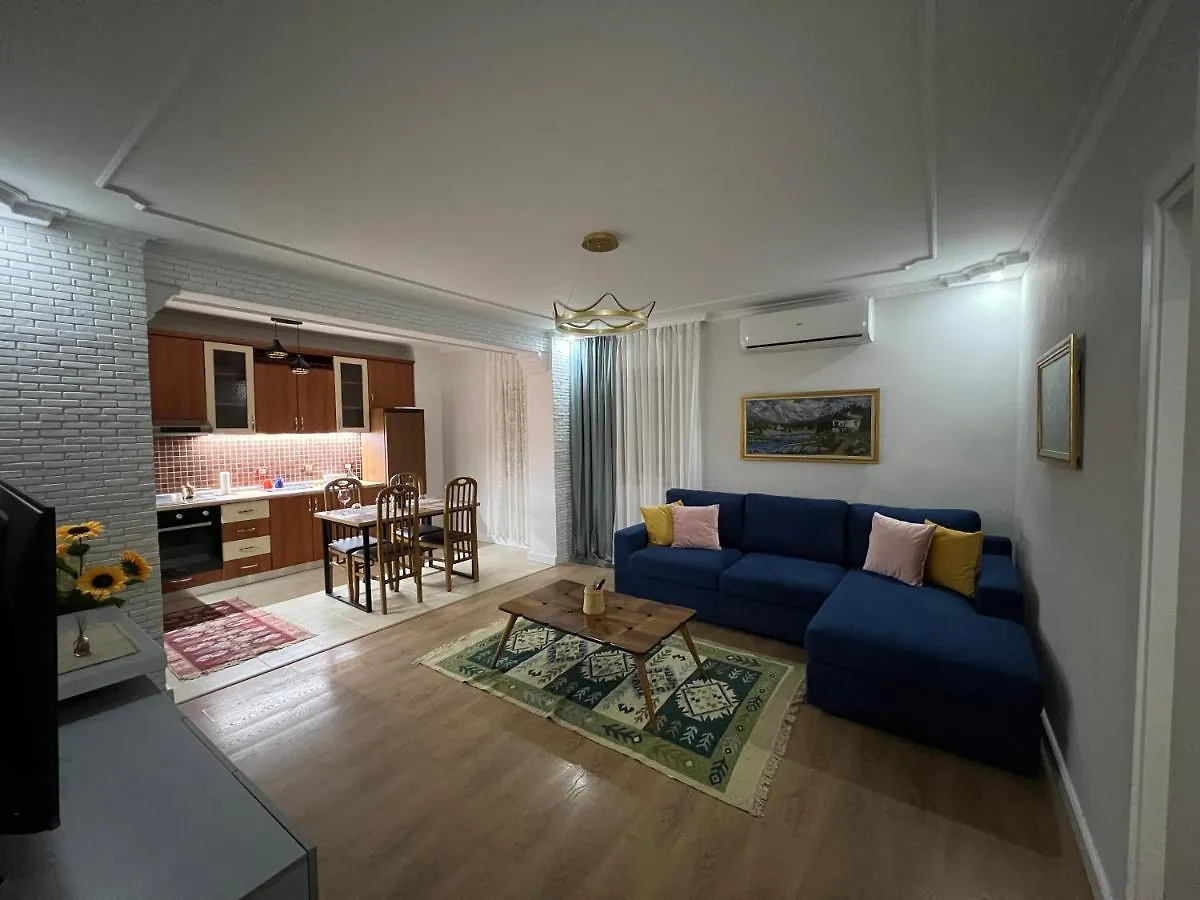Appartamento Chestnut Yard Villa Tirana