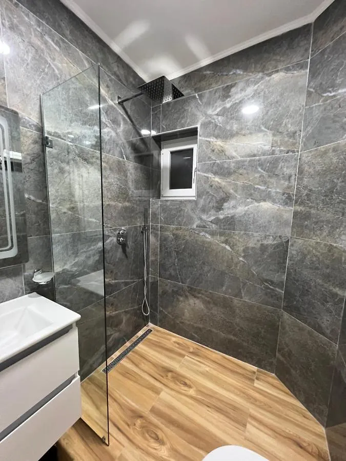 Appartamento Chestnut Yard Villa Tirana