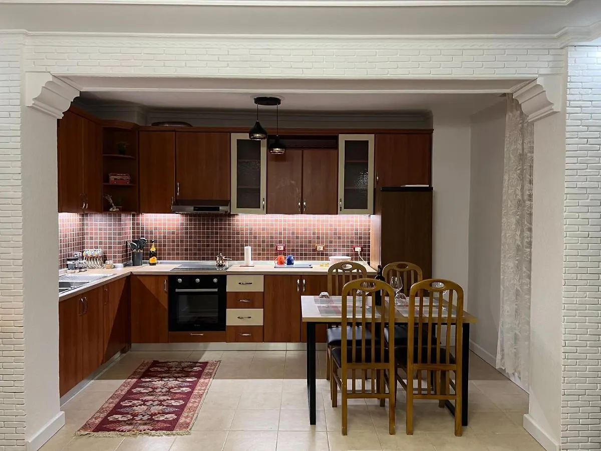 Chestnut Yard Villa Tirana 0*,