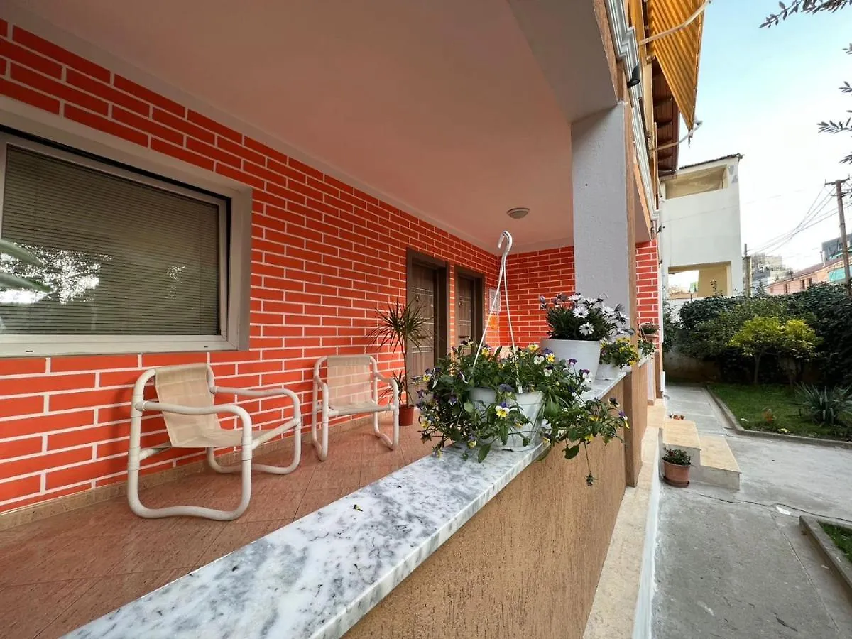 Appartamento Chestnut Yard Villa Tirana
